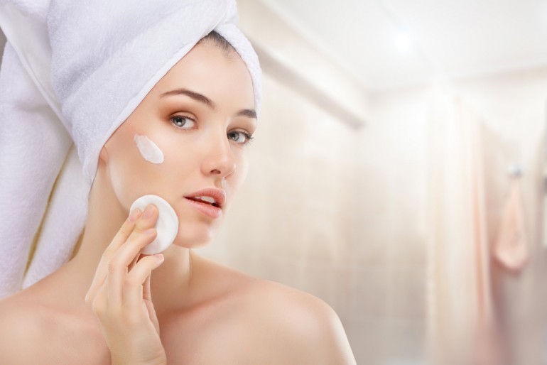 Soins de la peau et hydratation avec une crème de jour